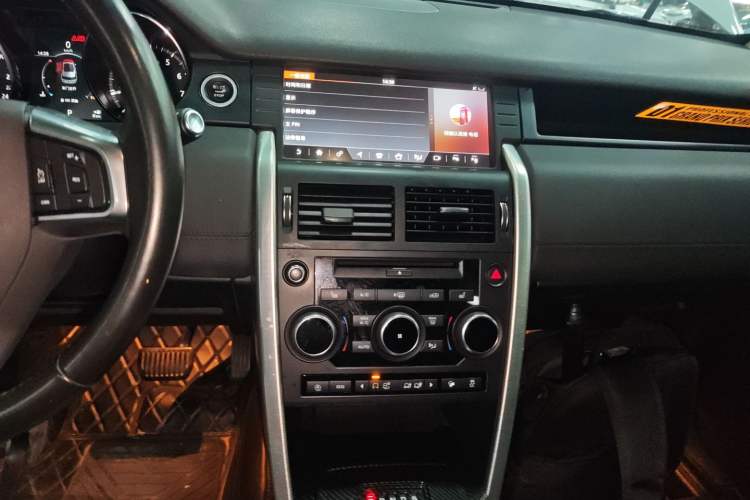 Used Land Rover Discovery Sport 2018 240 PS HSE Version Audio And AC Panel