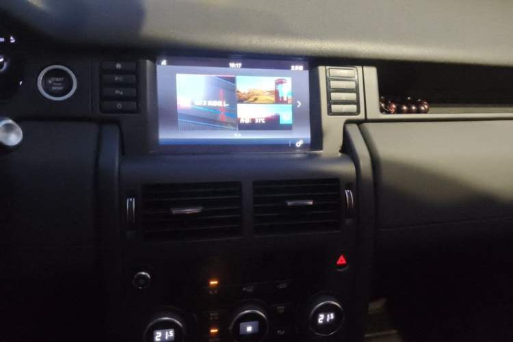 Used Land Rover Discovery Sport 2018 200 PS PURE Edition Audio And AC Panel