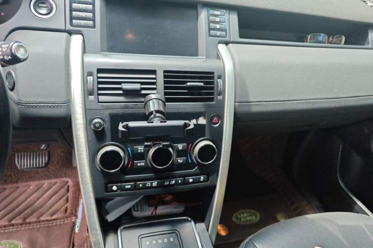Used Land Rover Discovery Sport 2018 240 PS SE Version Audio And AC Panel
