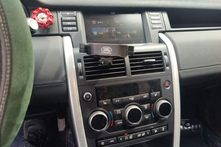 Used Land Rover Discovery Sport 2018 240 PS HSE Version Audio And AC Panel