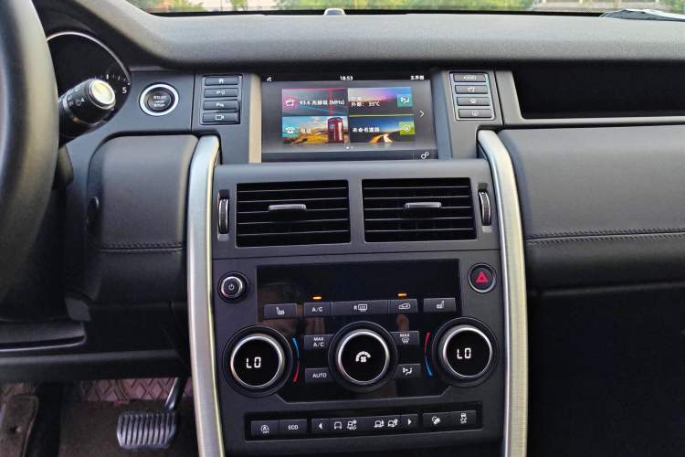 Used Land Rover Discovery Sport 2018 240 PS HSE Version Audio And AC Panel