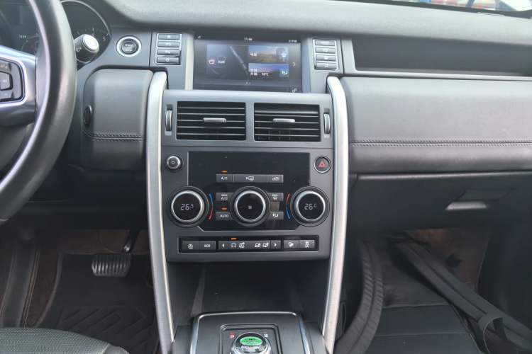 Used Land Rover Discovery Sport 2018 240 PS SE Version Audio And AC Panel