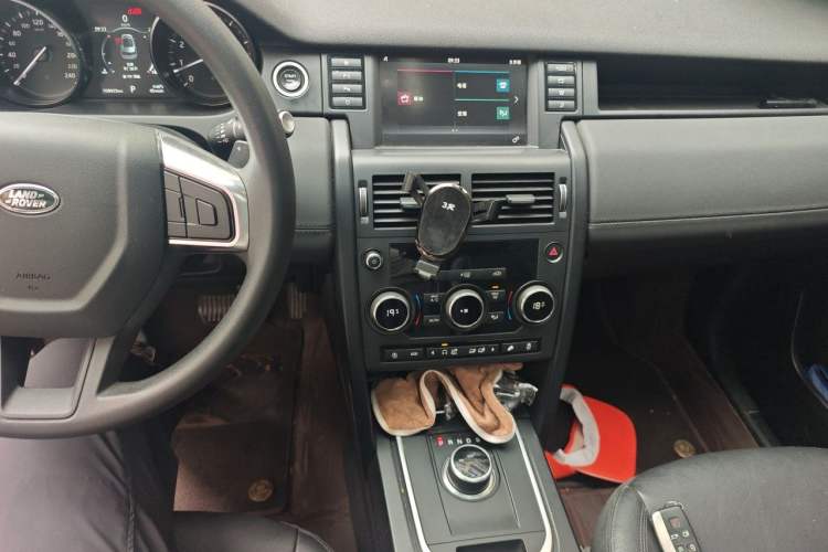 Used Land Rover Discovery Sport 2018 200 PS PURE Edition Audio And AC Panel