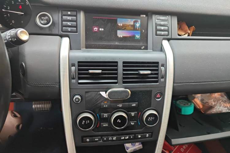 Used Land Rover Discovery Sport 2018 240 PS SE Version Audio And AC Panel