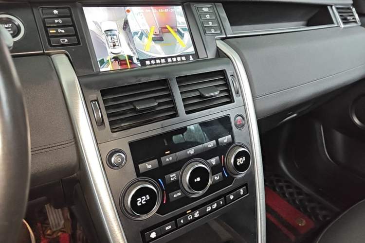 Used Land Rover Discovery Sport 2018 240 PS HSE Version Audio And AC Panel