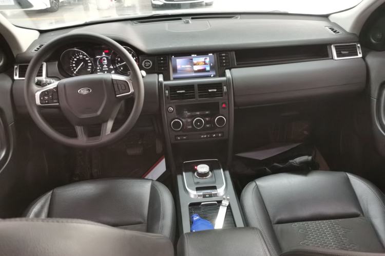 Used Land Rover Discovery Sport 2018 240 PS PURE Edition Center Console