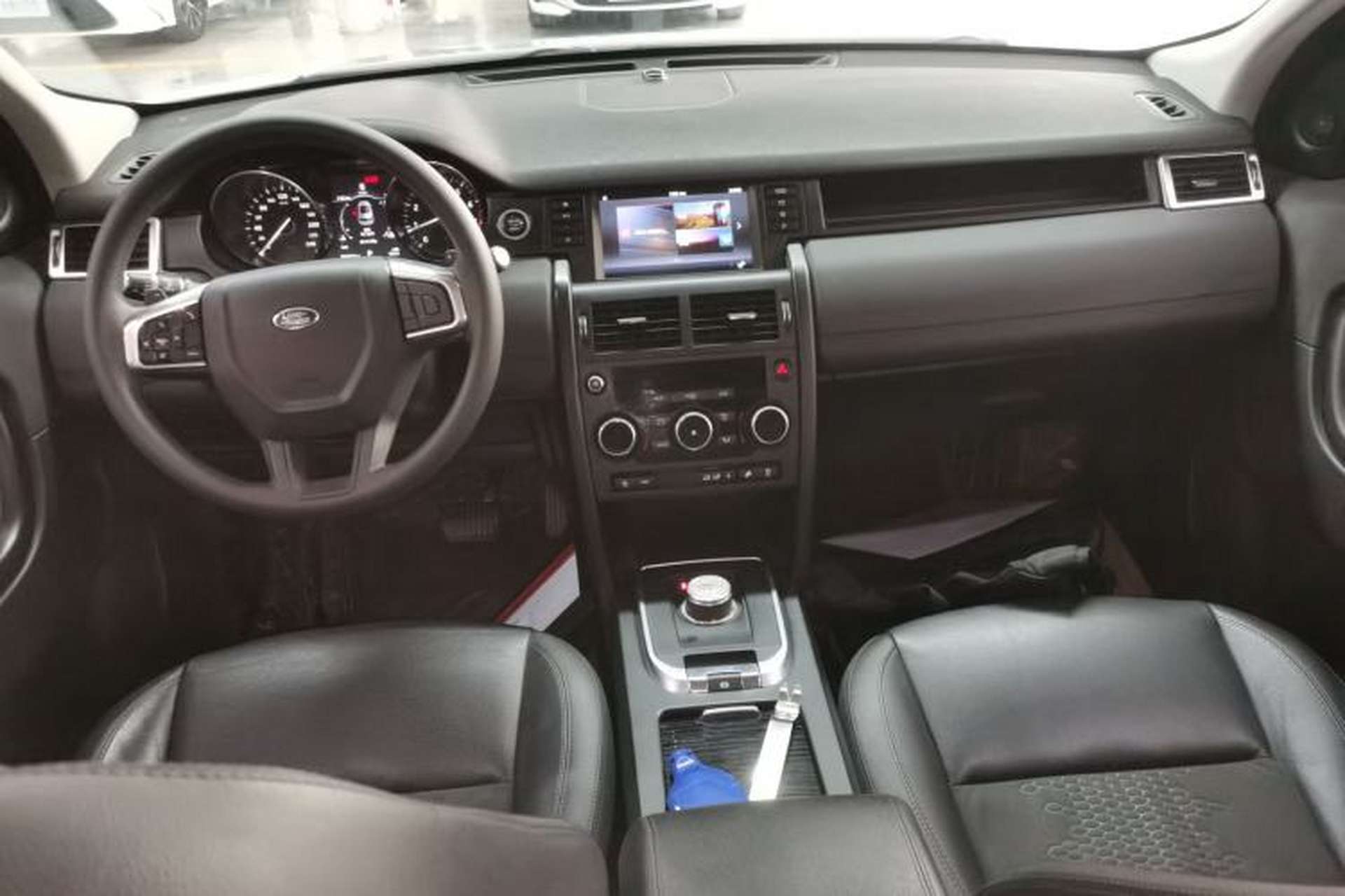 Used Land Rover Discovery Sport 2018 240 PS PURE Edition Center Console