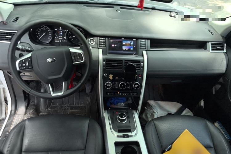 Used Land Rover Discovery Sport 2018 240 PS SE Version Center Console