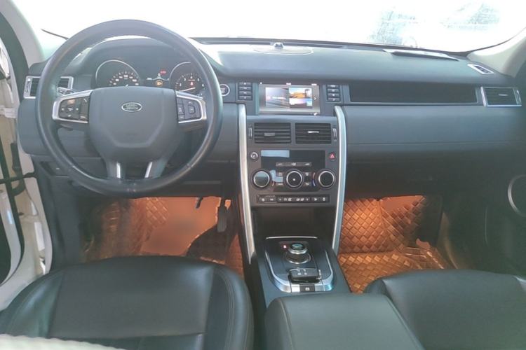Used Land Rover Discovery Sport 2018 240 PS SE Version Center Console