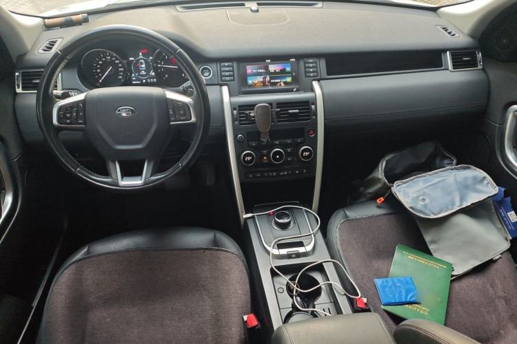Used Land Rover Discovery Sport 2018 240 PS HSE Version Center Console