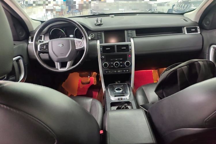 Used Land Rover Discovery Sport 2018 240 PS SE Version Center Console