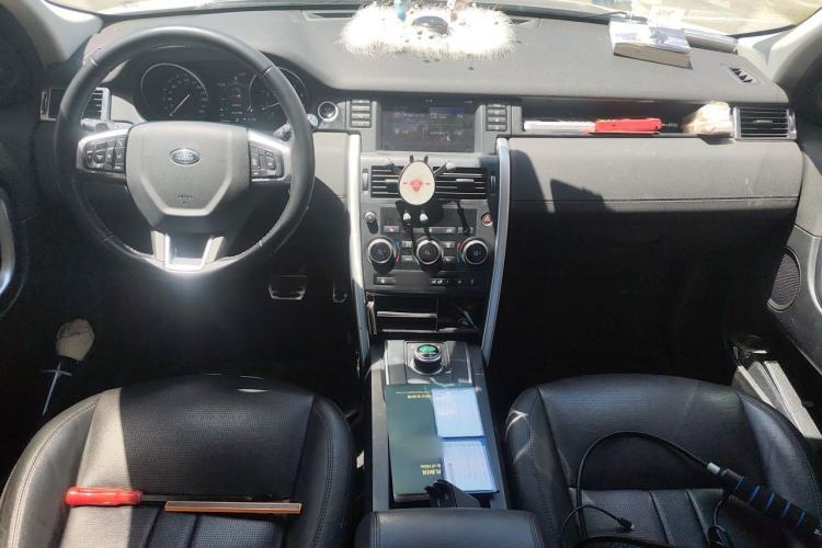 Used Land Rover Discovery Sport 2018 240 PS HSE Version Center Console