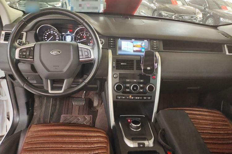 Used Land Rover Discovery Sport 2018 240 PS SE Version Center Console