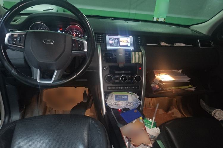 Used Land Rover Discovery Sport 2018 240 PS SE Version Center Console