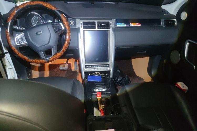 Used Land Rover Discovery Sport 2018 240 PS SE Version Center Console