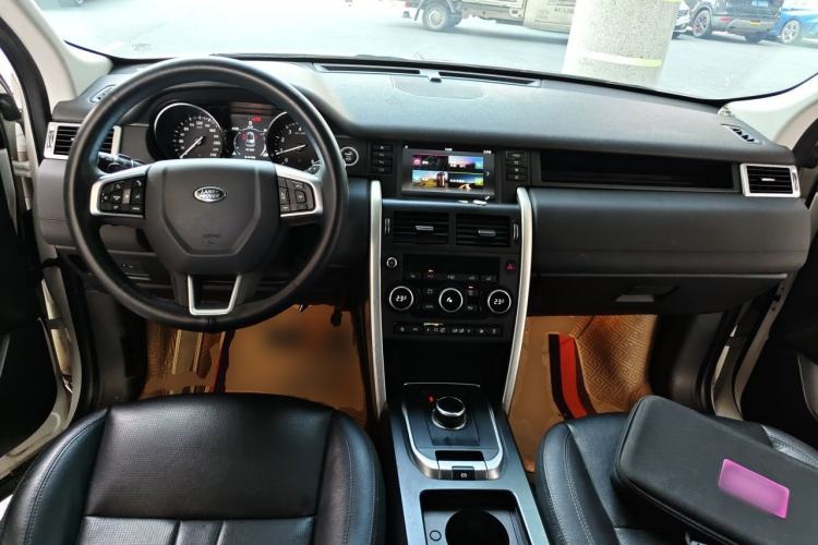 Used Land Rover Discovery Sport 2018 240 PS HSE Version Center Console