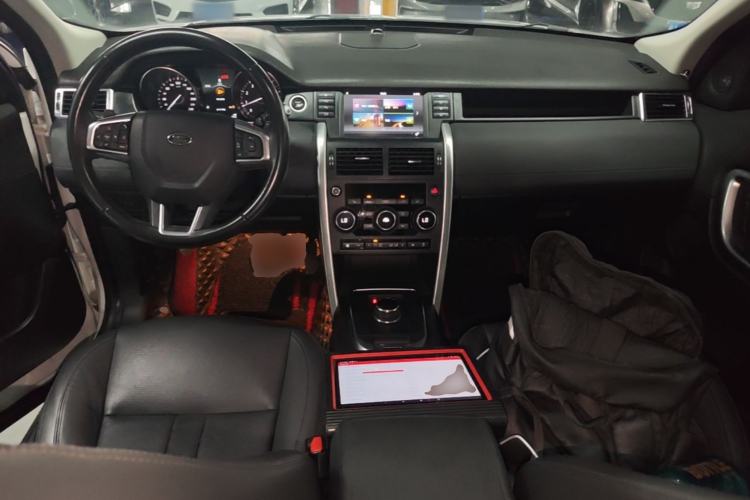 Used Land Rover Discovery Sport 2018 240 PS HSE Version Center Console