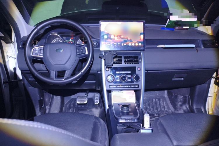 Used Land Rover Discovery Sport 2018 240 PS SE Version Center Console