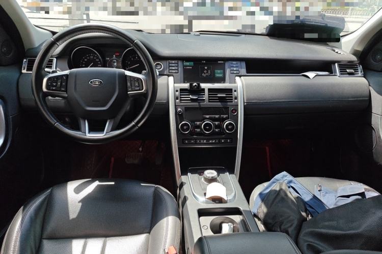 Used Land Rover Discovery Sport 2018 240 PS HSE Version Center Console
