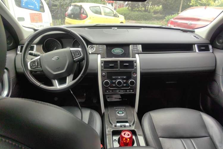 Used Land Rover Discovery Sport 2018 240 PS SE Version Center Console