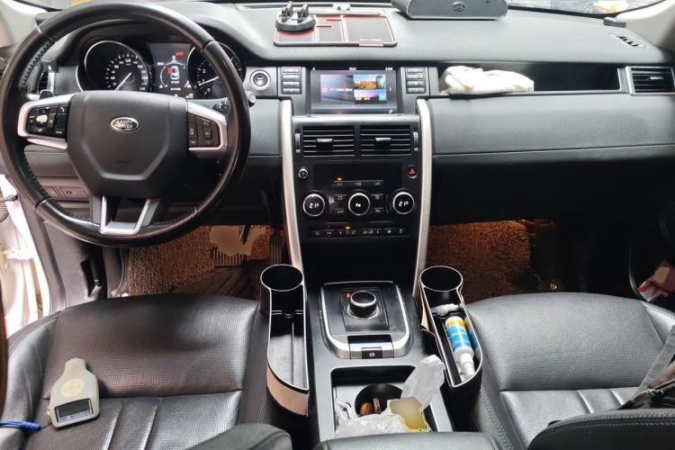 Used Land Rover Discovery Sport 2018 240 PS SE Version Center Console