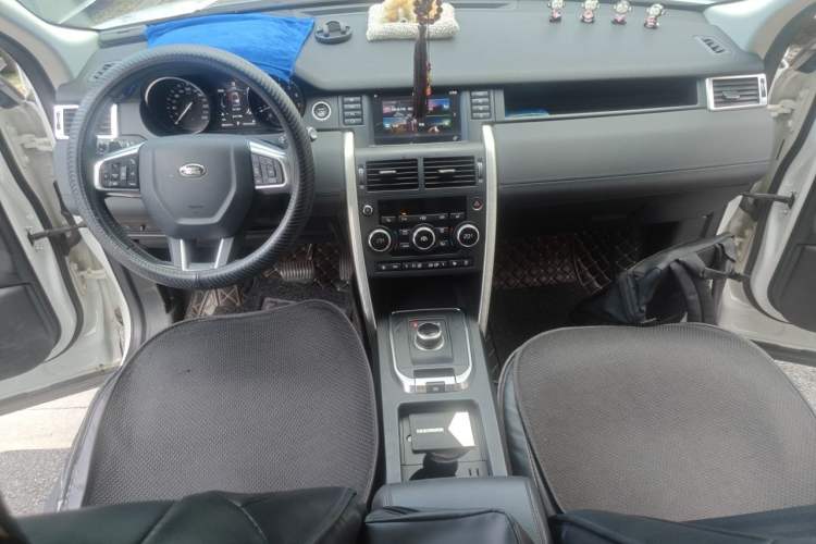 Used Land Rover Discovery Sport 2018 240 PS HSE Version Center Console