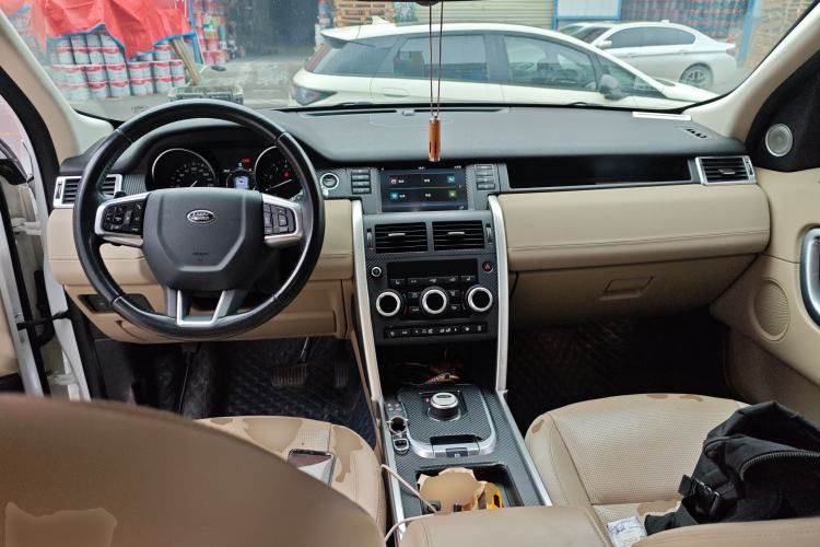 Used Land Rover Discovery Sport 2018 240 PS HSE Version Center Console