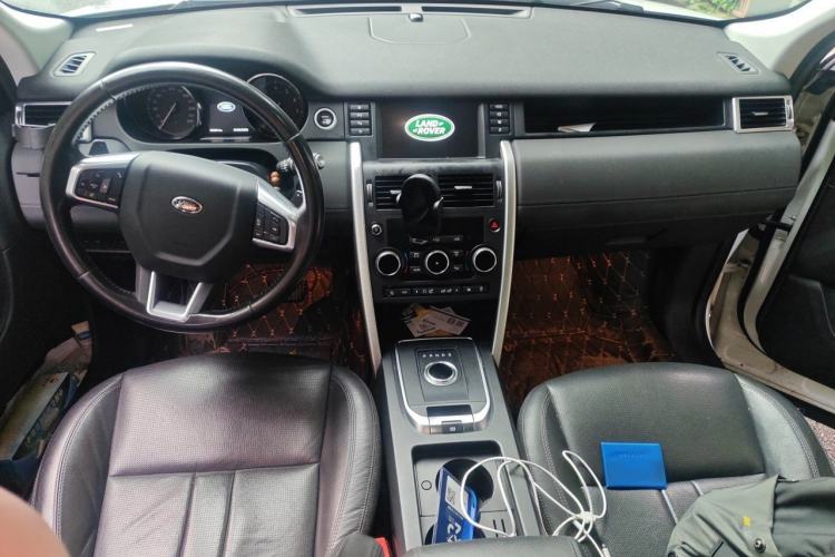 Used Land Rover Discovery Sport 2018 240 PS SE Version Center Console