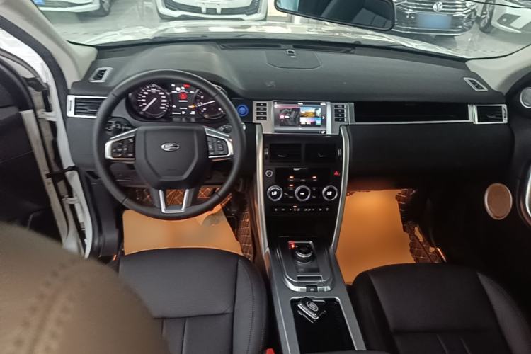 Used Land Rover Discovery Sport 2018 240 PS SE Version Center Console