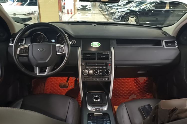 Used Land Rover Discovery Sport 2018 240 PS HSE Version Center Console