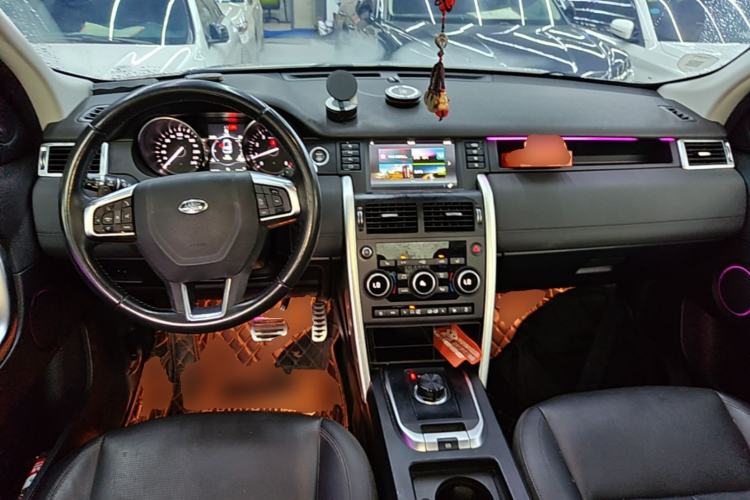 Used Land Rover Discovery Sport 2018 240 PS HSE Version Center Console