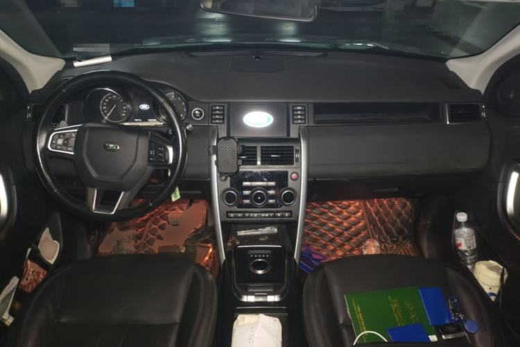 Used Land Rover Discovery Sport 2018 240 PS SE Version Center Console