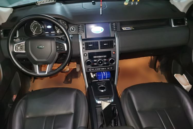Used Land Rover Discovery Sport 2018 240 PS SE Version Center Console