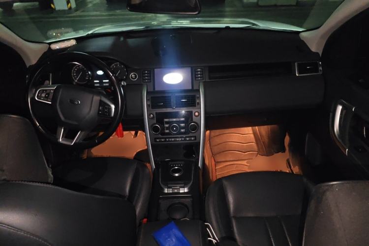 Used Land Rover Discovery Sport 2018 240 PS SE Version Center Console