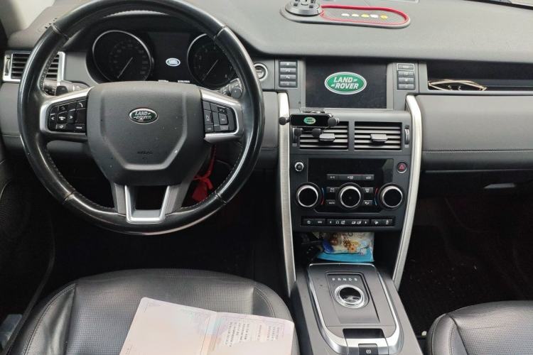 Used Land Rover Discovery Sport 2018 240 PS SE Version Center Console