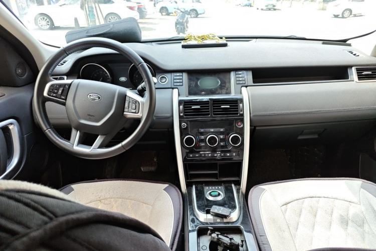Used Land Rover Discovery Sport 2018 240 PS SE Version Center Console