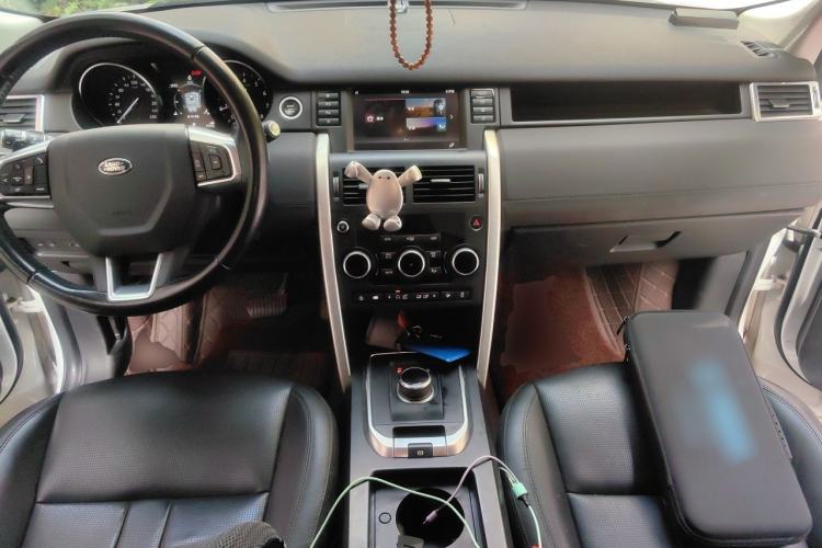 Used Land Rover Discovery Sport 2018 240 PS SE Version Center Console