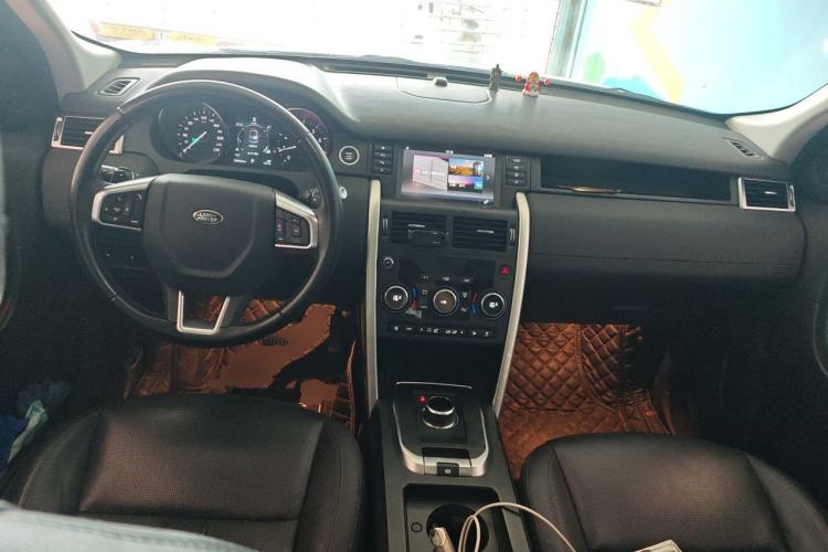 Used Land Rover Discovery Sport 2018 240 PS SE Version Center Console