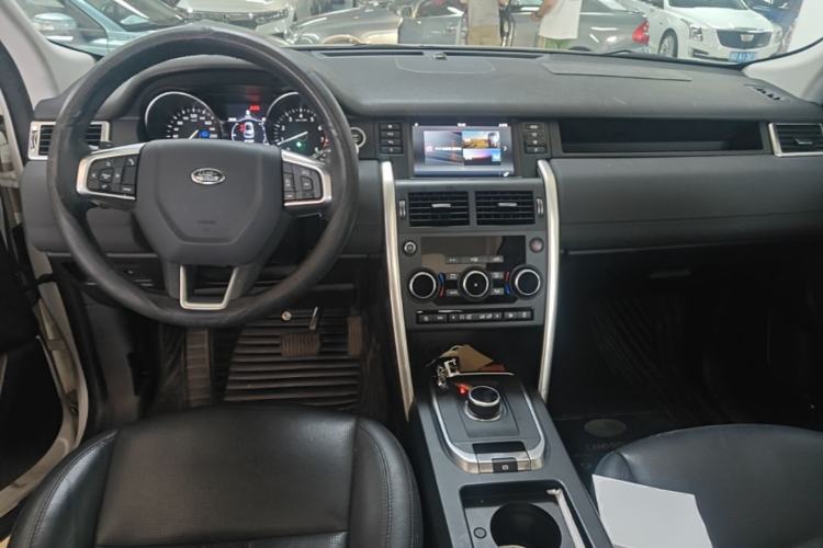 Used Land Rover Discovery Sport 2018 240 PS SE Version Center Console