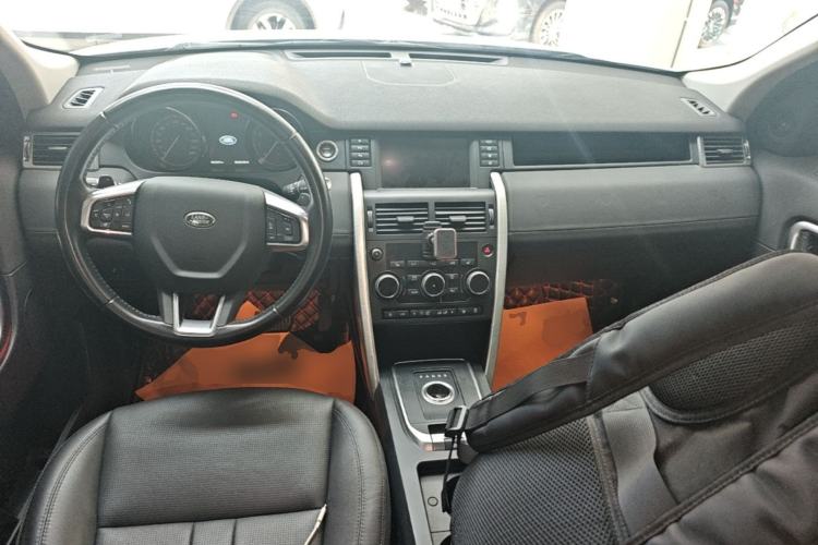 Used Land Rover Discovery Sport 2018 240 PS HSE Version Center Console