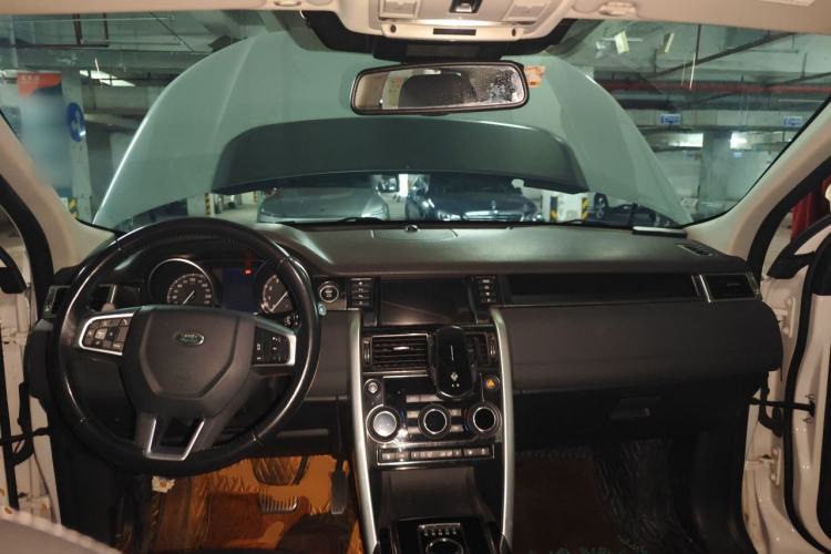 Used Land Rover Discovery Sport 2018 240 PS SE Version Center Console