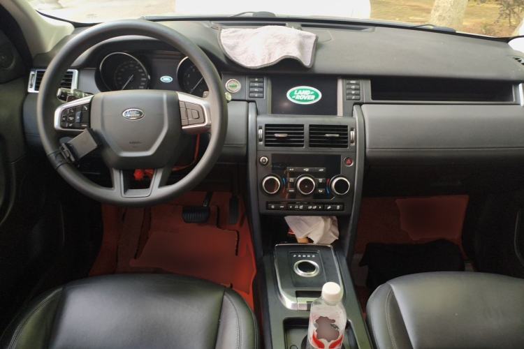 Used Land Rover Discovery Sport 2018 200 PS PURE Edition Center Console