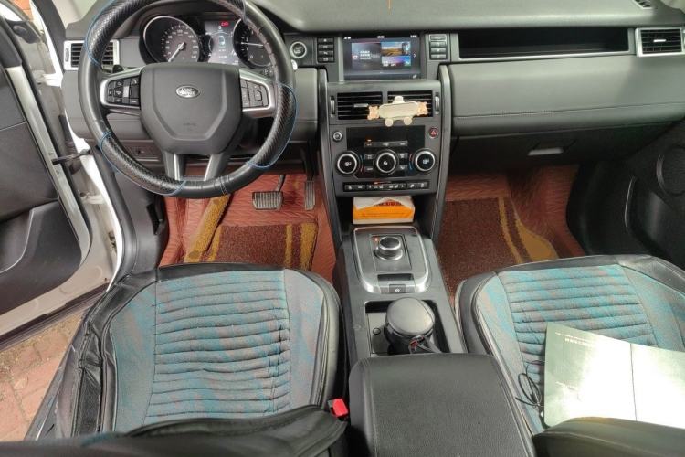 Used Land Rover Discovery Sport 2018 240 PS PURE Edition Center Console