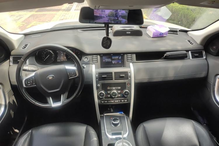 Used Land Rover Discovery Sport 2018 240 PS SE Version Center Console