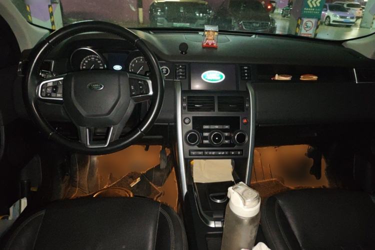 Used Land Rover Discovery Sport 2018 240 PS SE Version Center Console