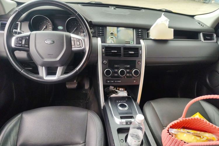 Used Land Rover Discovery Sport 2018 240 PS SE Version Center Console