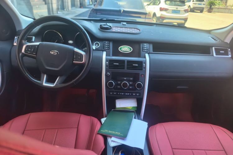 Used Land Rover Discovery Sport 2018 240 PS SE Version Center Console