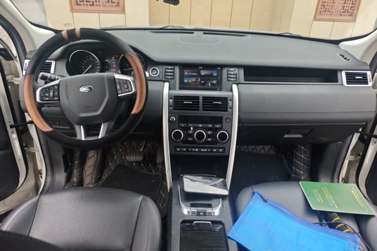 Used Land Rover Discovery Sport 2018 240 PS HSE Version Center Console