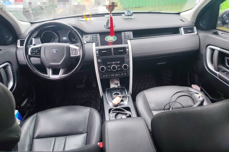 Used Land Rover Discovery Sport 2018 240 PS SE Version Center Console