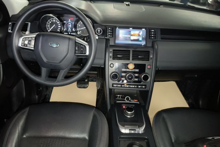 Used Land Rover Discovery Sport 2018 240 PS PURE Edition Center Console